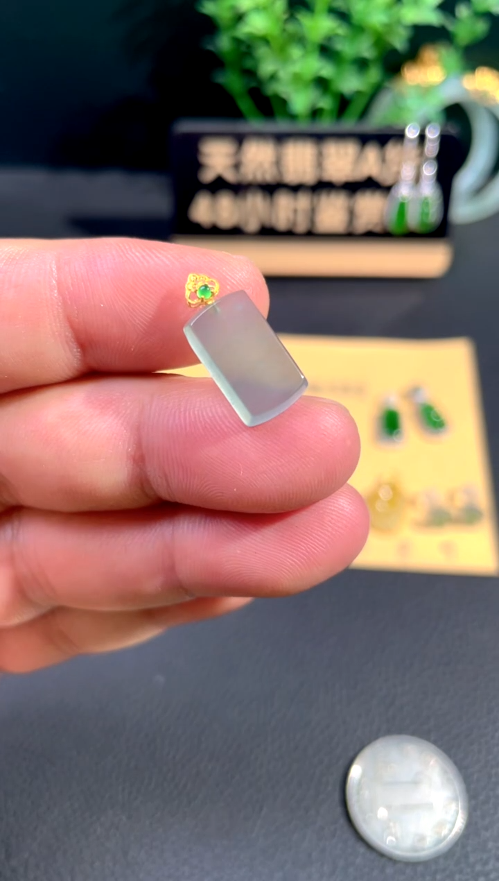 颈饰18K金镶嵌翡翠翡翠