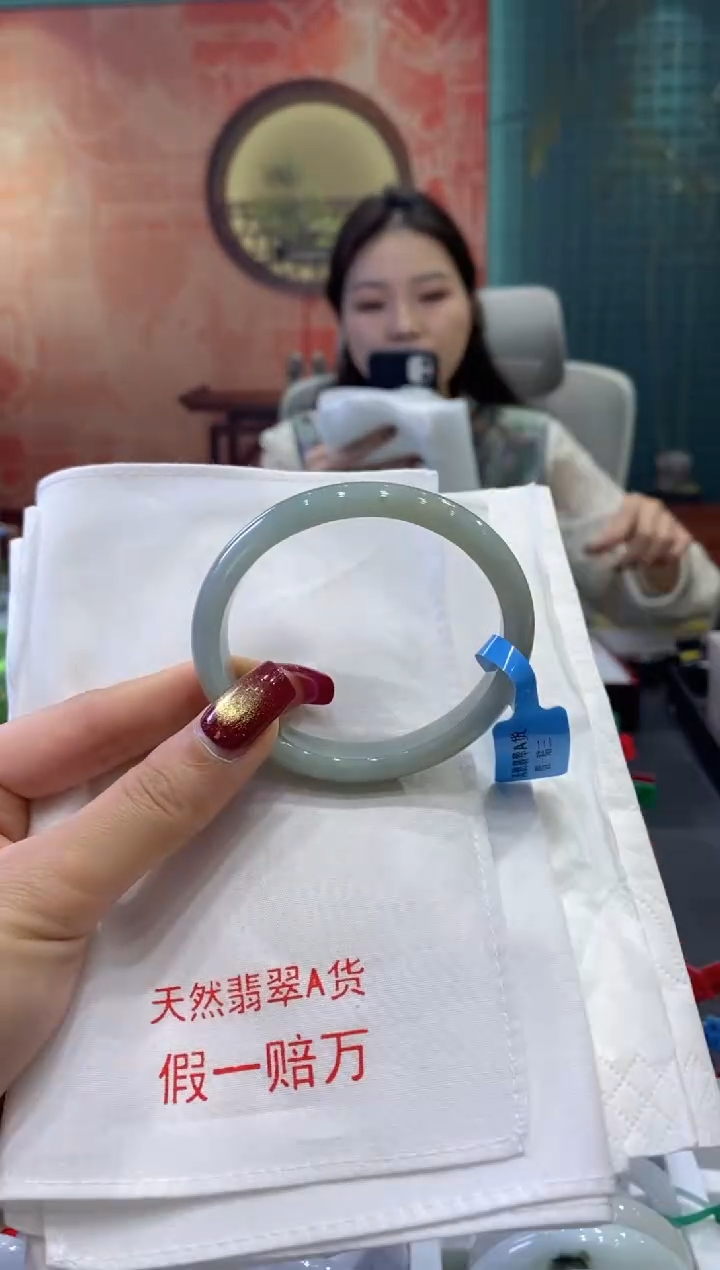 【闪购商品】翡翠手镯未镶嵌多人09404