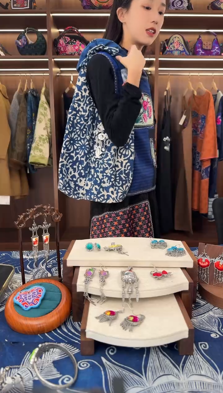 织绣L80黔东南苗族刺绣