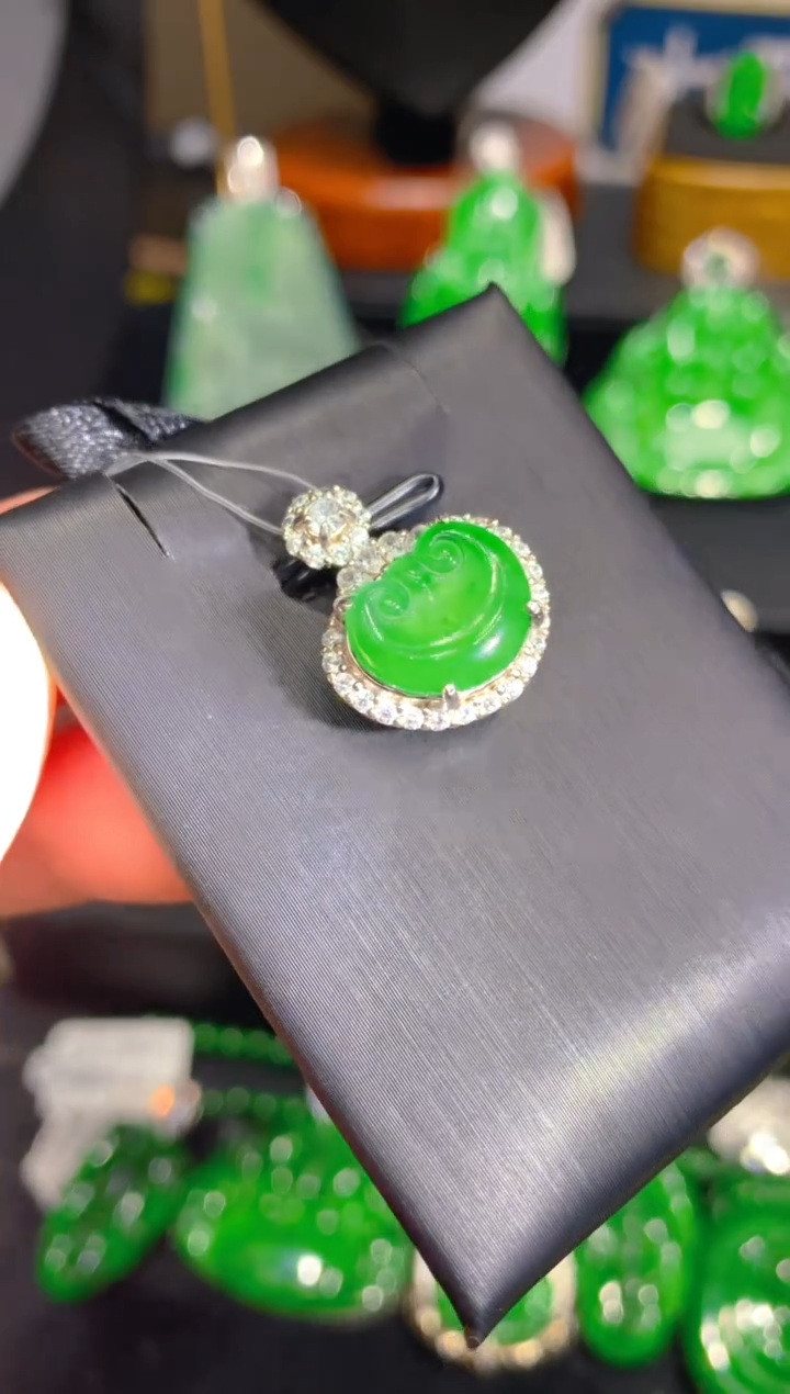 【闪购商品】翡翠颈饰银S925镶嵌65一季