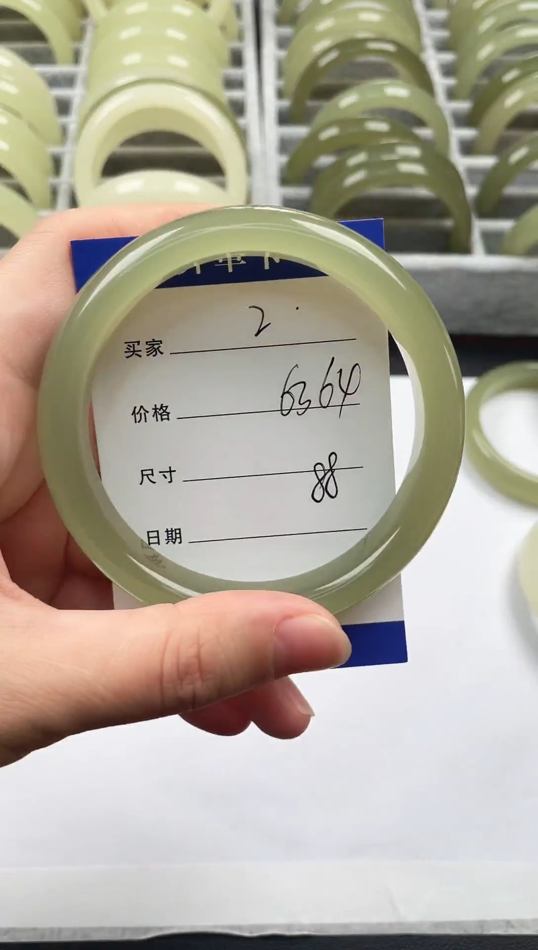 未镶嵌手镯石英质玉微色差63/64mm