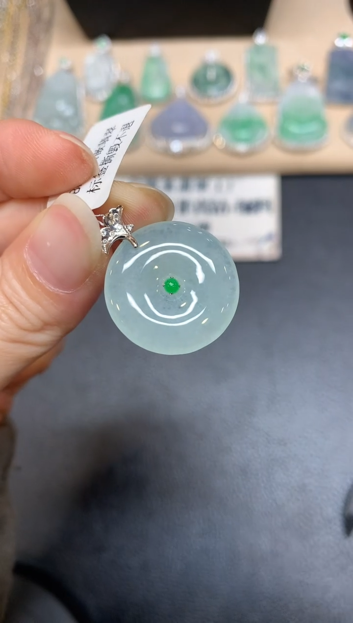 【闪购商品】翡翠颈饰18K金镶嵌平安扣【无服务费