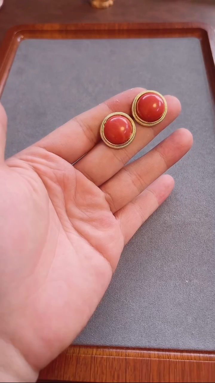400号精品红色耳钉一对
