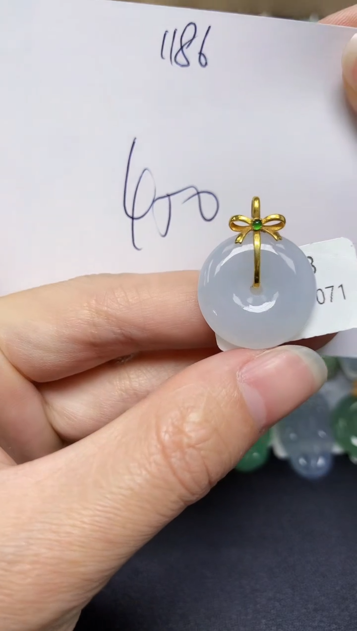 翡翠18K金镶嵌颈饰 天然翡翠A货