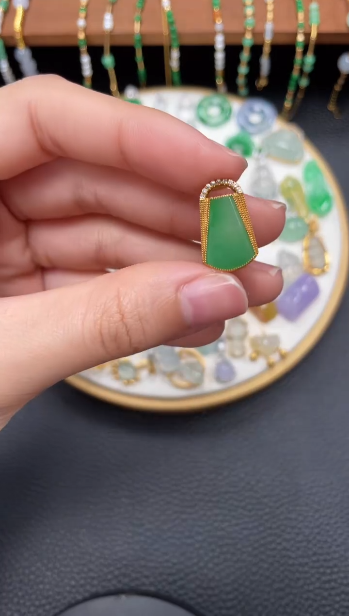 【闪购商品】翡翠吊坠(不含链)18K金镶嵌一个  JK323