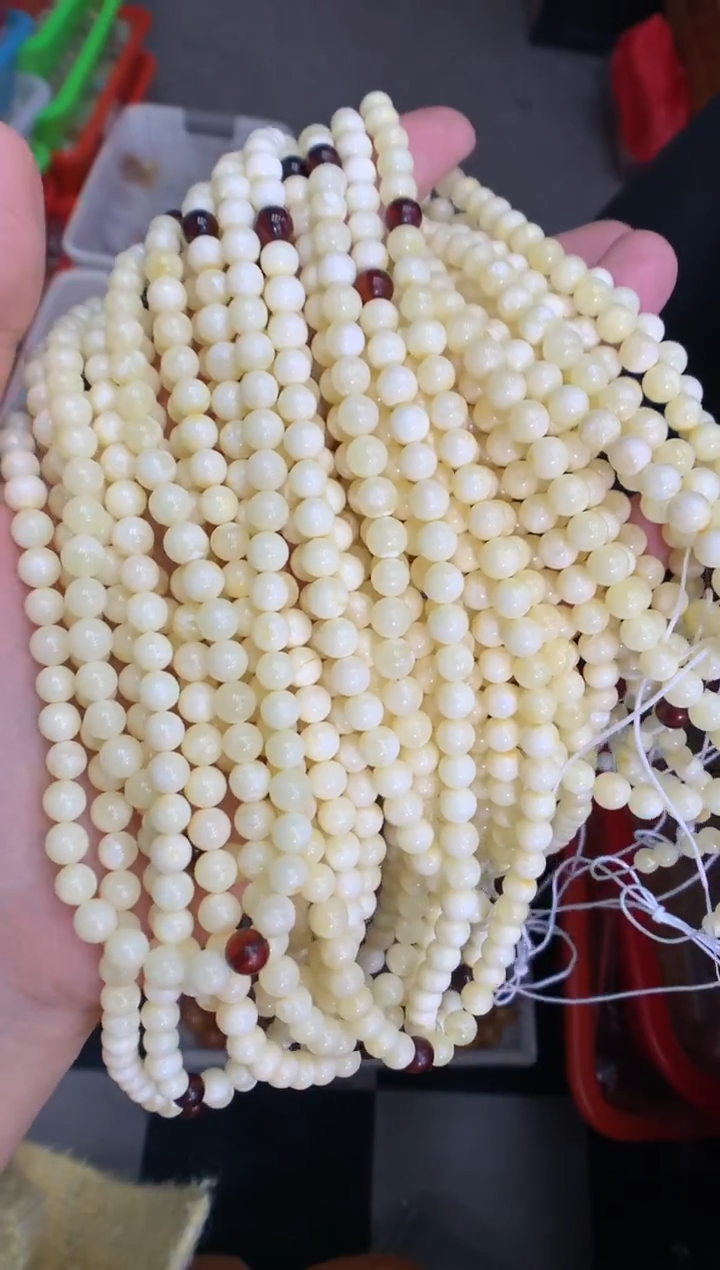 蜜蜡未镶嵌珠宝奇石多样性发一件