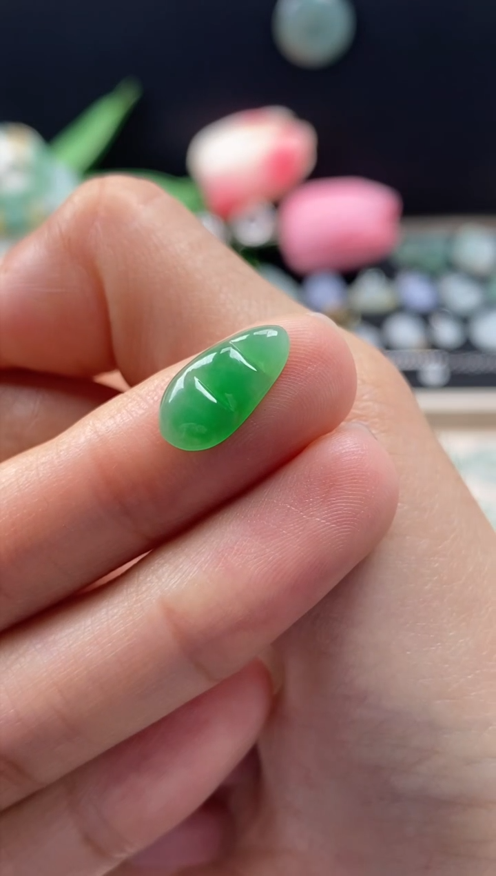 【闪购商品】翡翠颈饰未镶嵌翡翠绿福豆