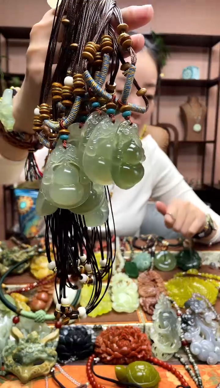 未镶嵌岫玉吊坠多样性发货发其中之一