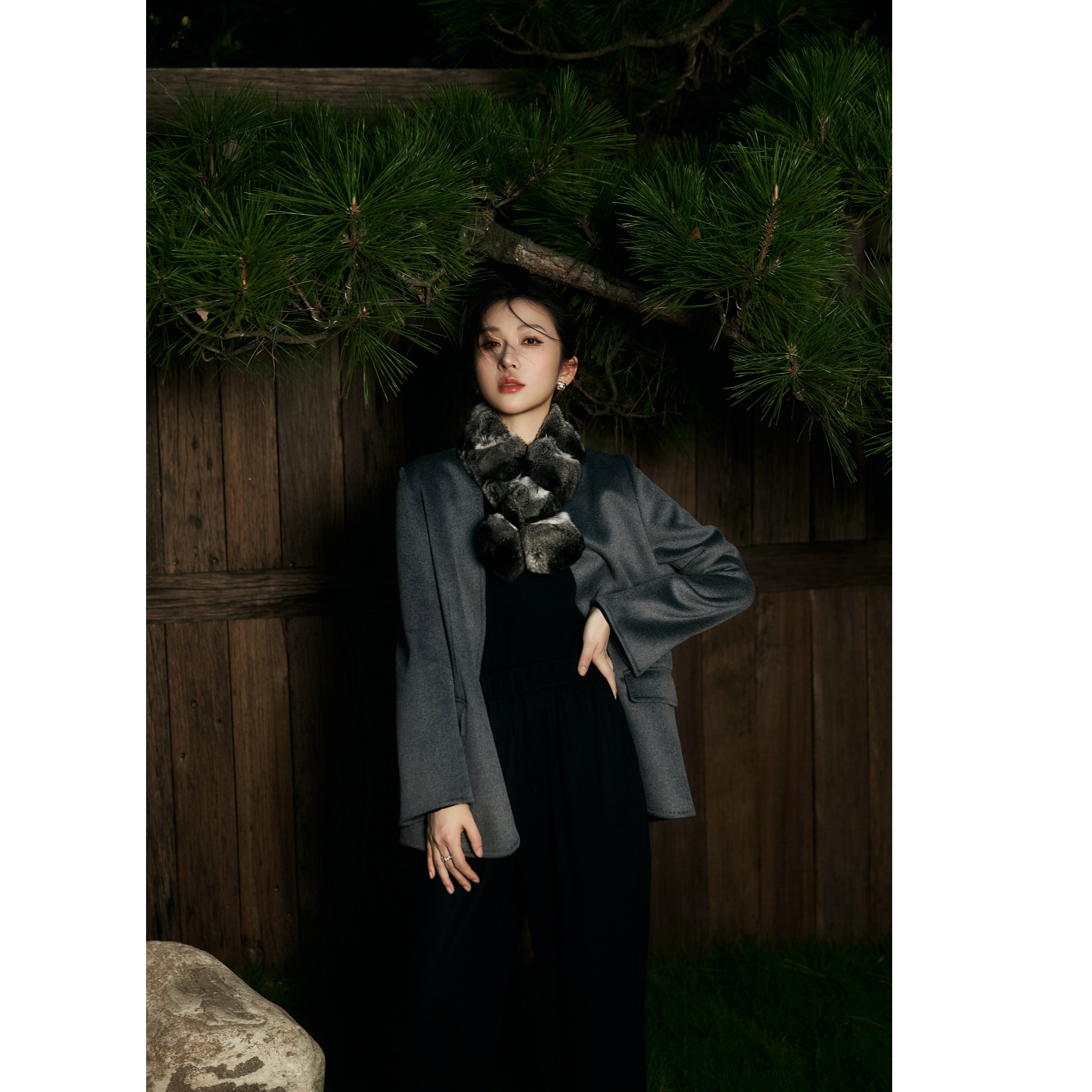 syna希娜 100山羊绒经典质感简约修身无领西装-金纺羊绒西装