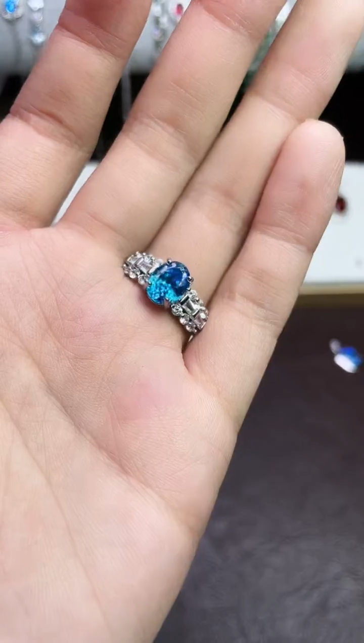 合金合成钻石蓝宝戒指