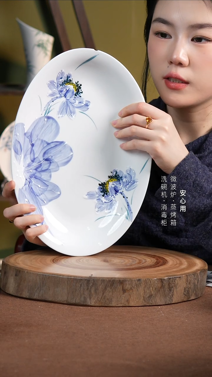 瓷景德镇高温手绘釉下彩12.5英寸窝鱼盘紫紫荷