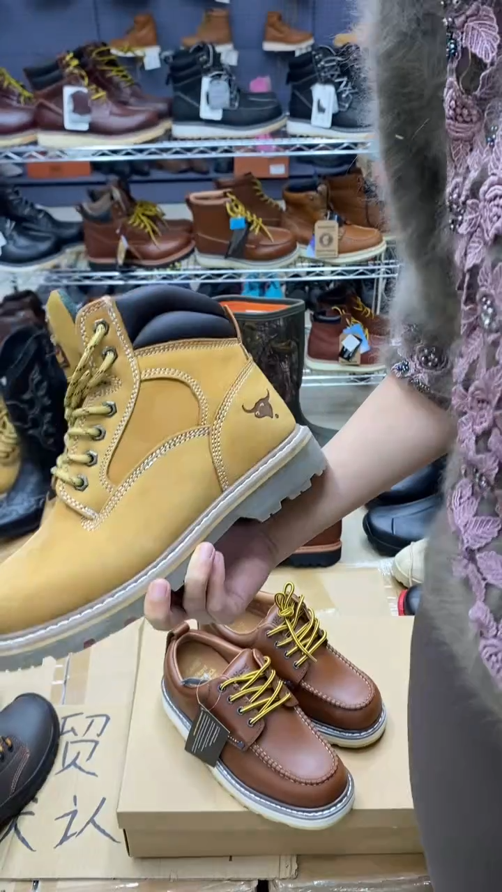 牛皮44码，牛头1 皮鞋码，工装靴 个别鞋面有胶印 默认瑕疵介意勿拍
