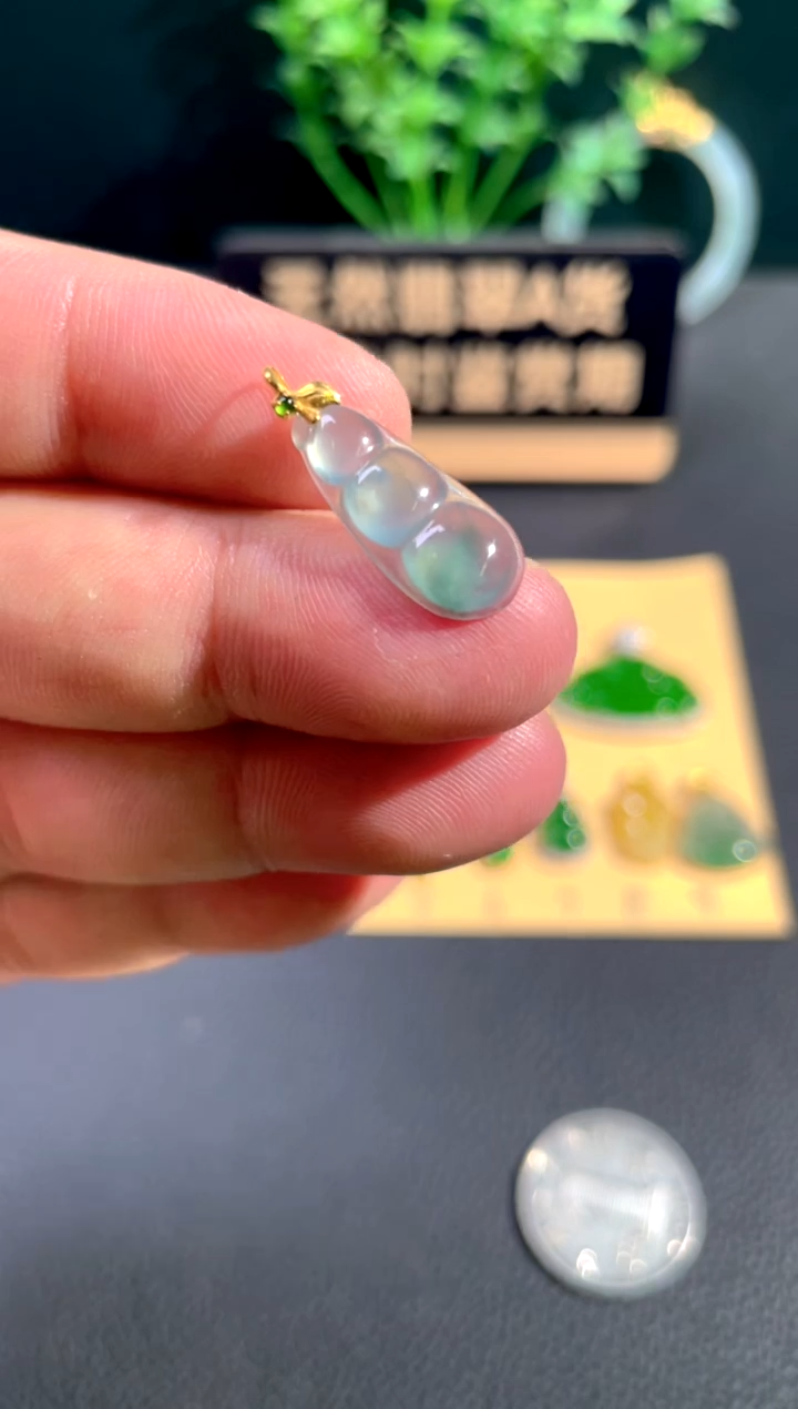 颈饰18K金镶嵌翡翠翡翠