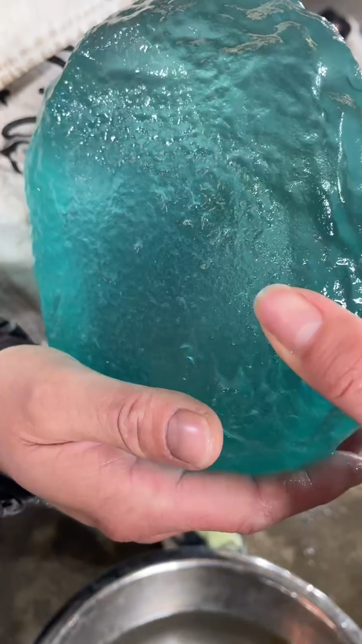 新疆五彩石原石摆件