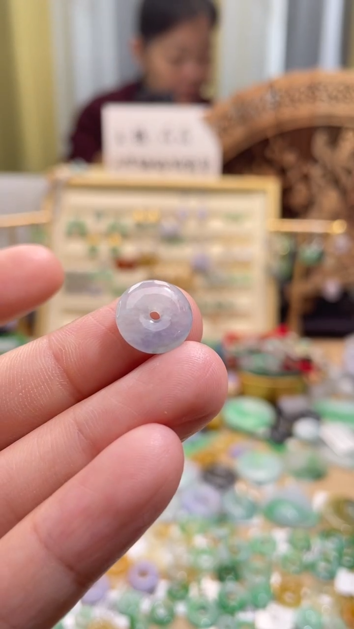 颈饰未镶嵌翡翠平安扣