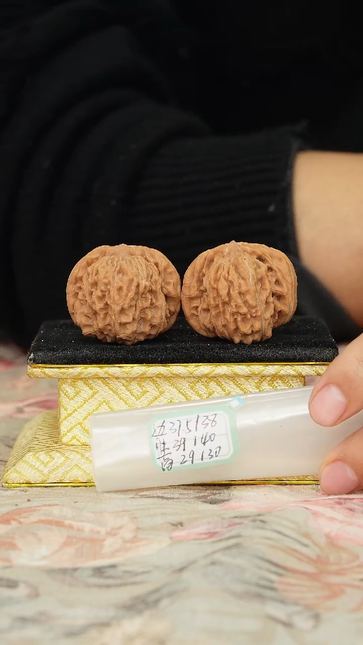 【闪购商品】文玩核桃把件四座楼