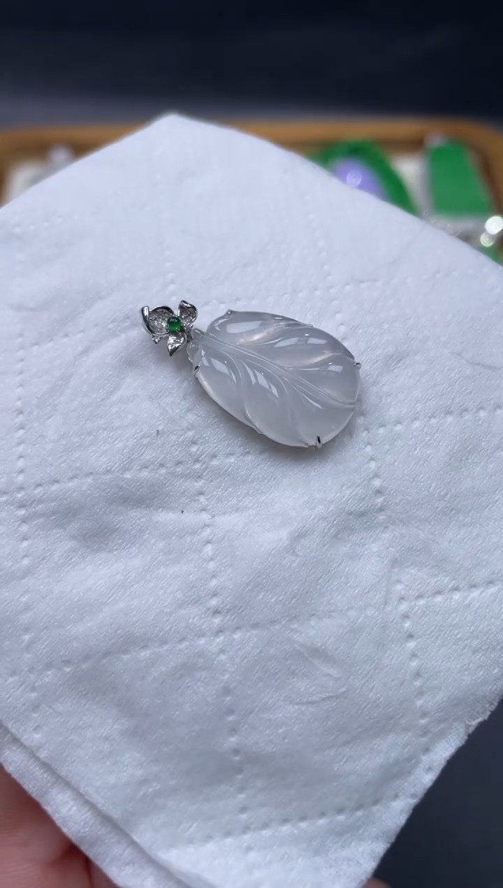 【闪购商品】翡翠颈饰18K金镶嵌96..........