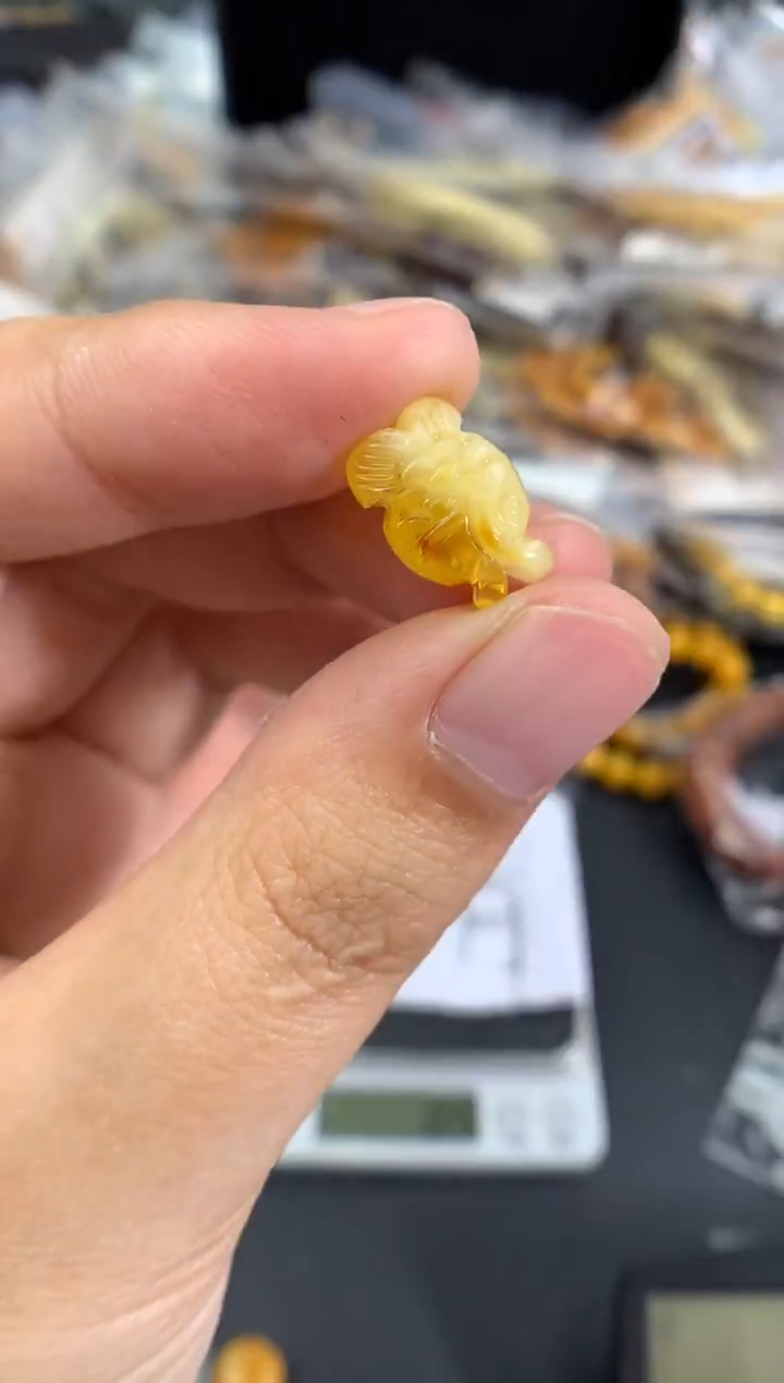 蜜蜡未镶嵌珠宝奇石1