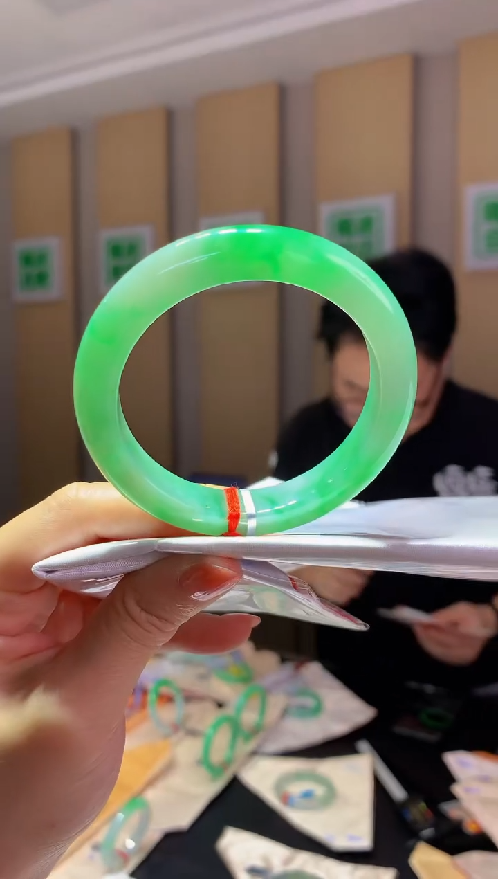 未镶嵌手镯翡翠-Q202 圈口55.2 全款27万 定金2万