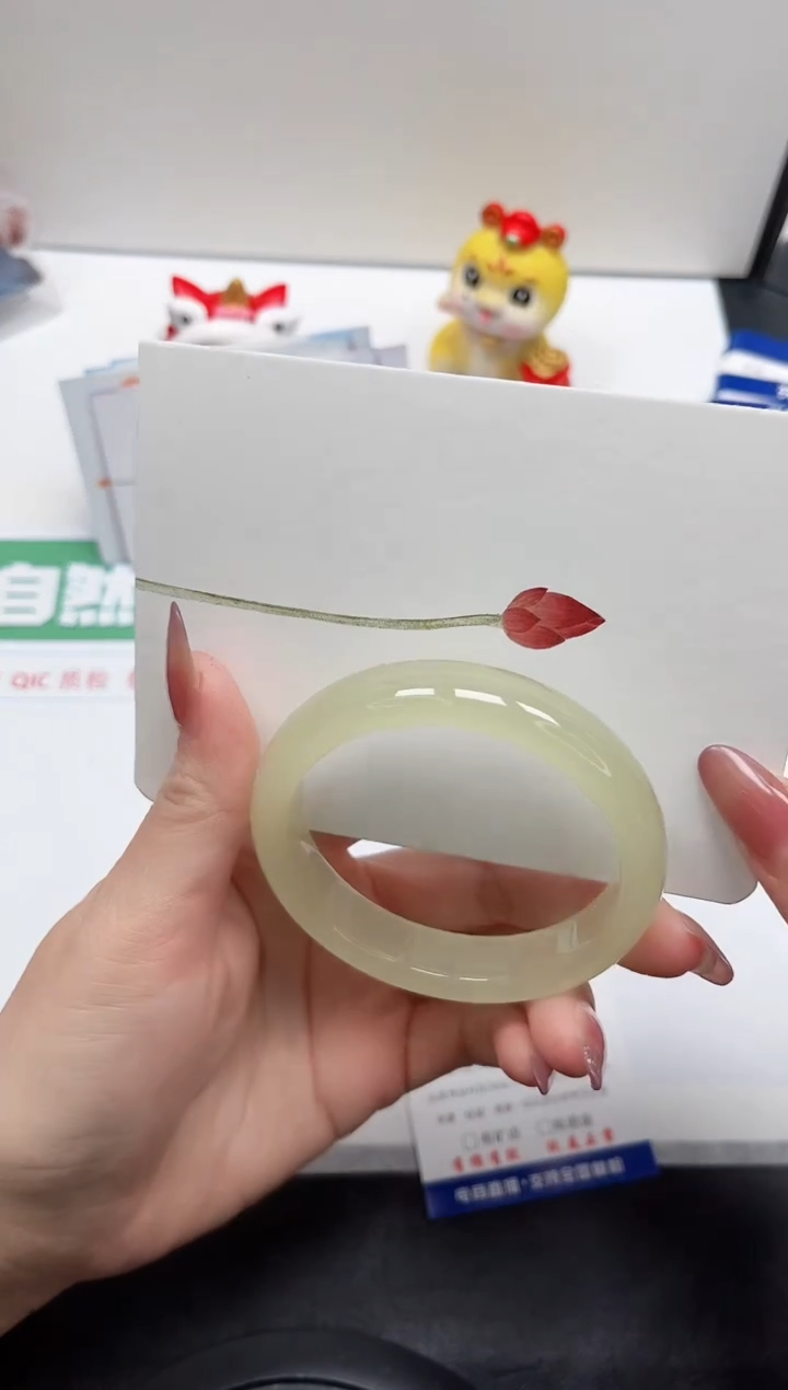 【闪购商品】石英质玉手镯未镶嵌260-56.7