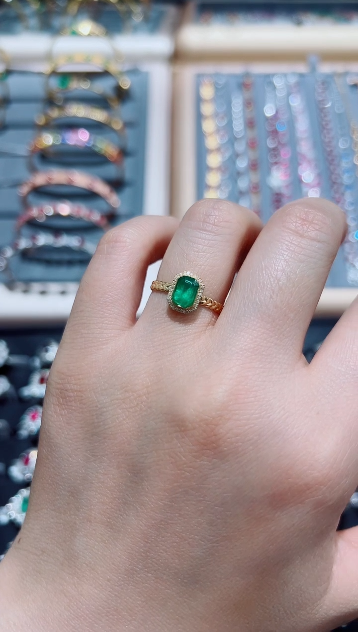 【闪购商品】戒指18K金镶嵌祖母绿·