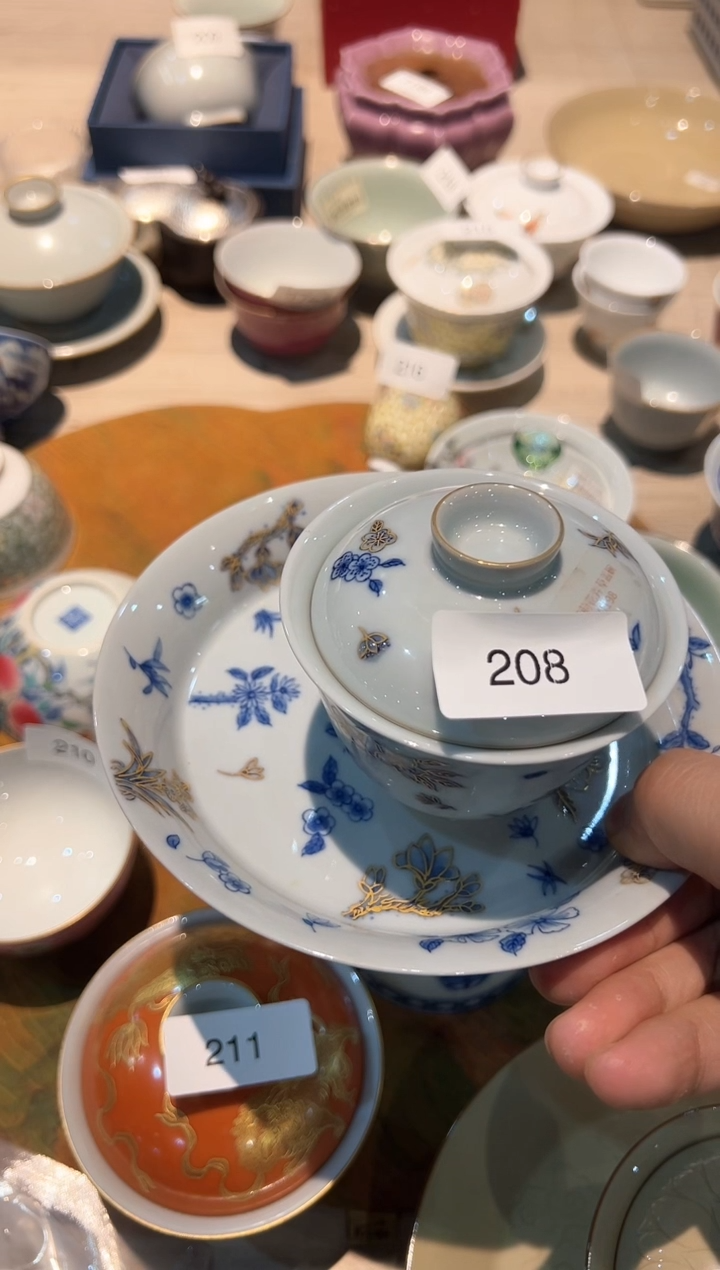 208青花加彩蝴蝶盖碗价壶承套组