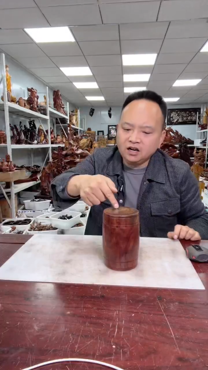 【闪购商品】花梨木类木雕工艺品8888888