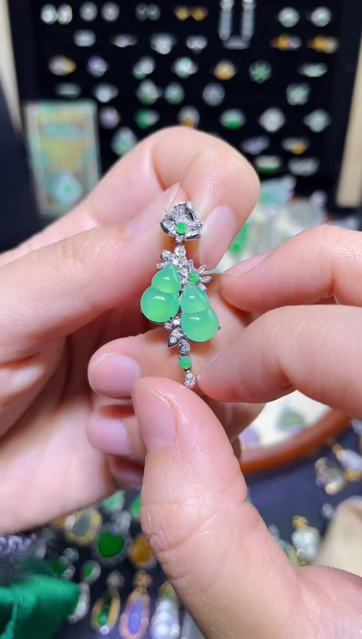 【闪购商品】翡翠颈饰18K金镶嵌高冰胶满绿双葫芦吊坠