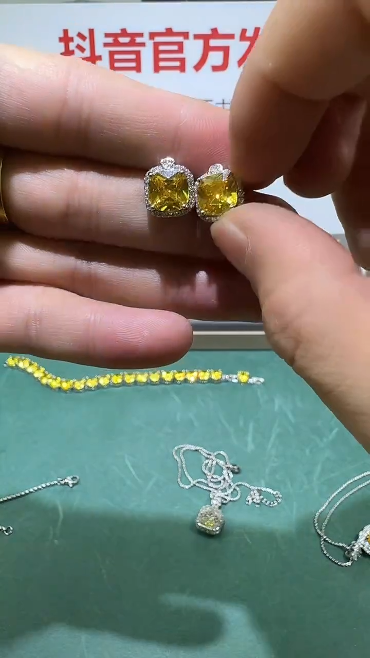 18K金镶嵌戒指/指环钻石1