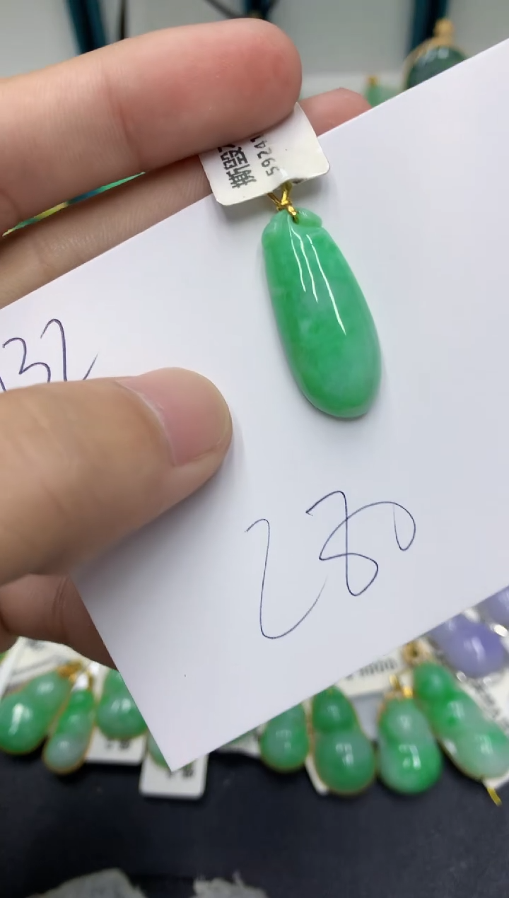 【闪购商品】翡翠颈饰18K金镶嵌翡翠