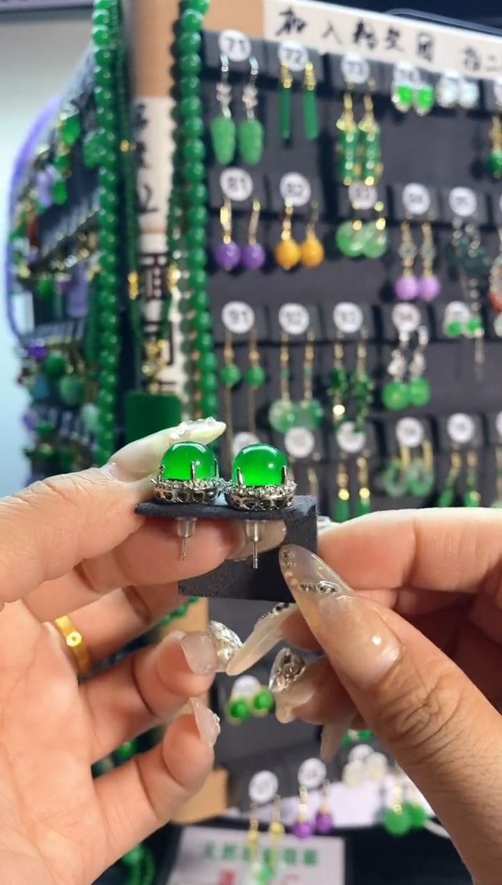 【闪购商品】翡翠耳饰银S925镶嵌111....