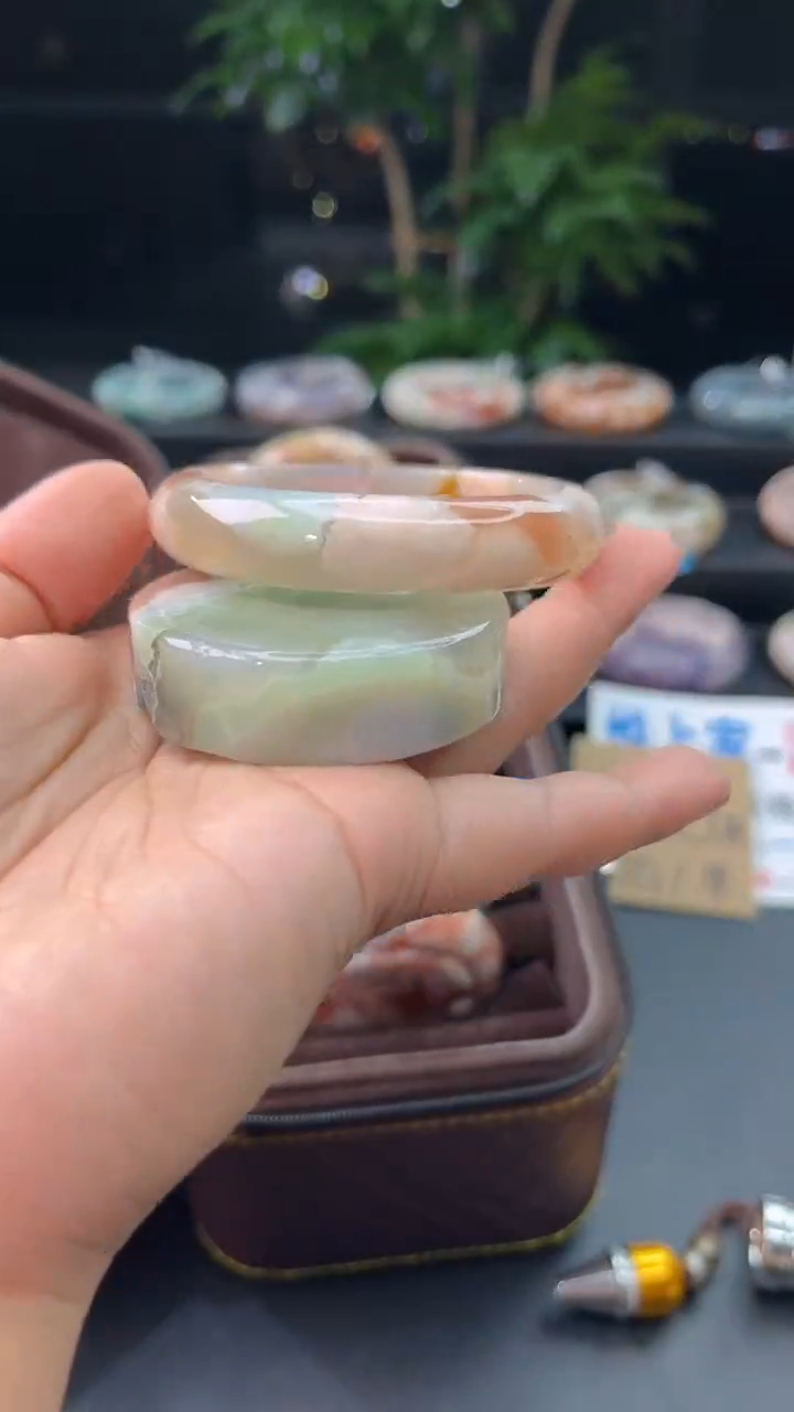 【闪购商品】石英质玉手镯未镶嵌赠送镯心（圈口54