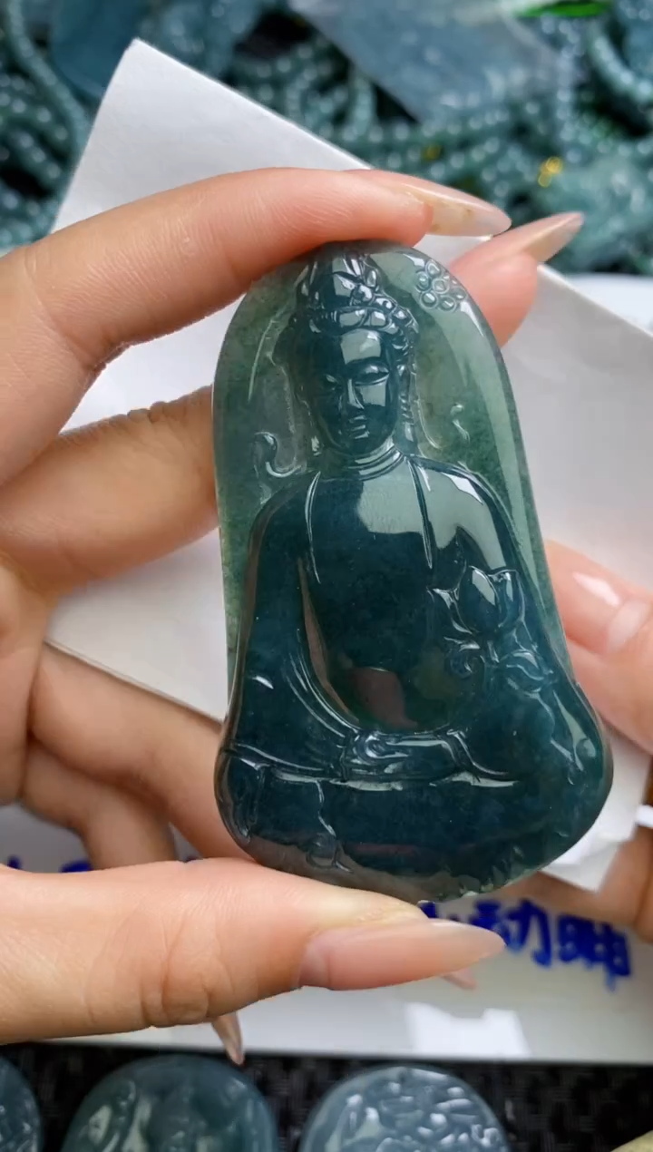 【闪购商品】翡翠颈饰未镶嵌         