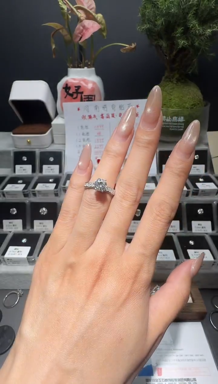 裸石合成钻石1.1ct河南培育钻石首饰定制