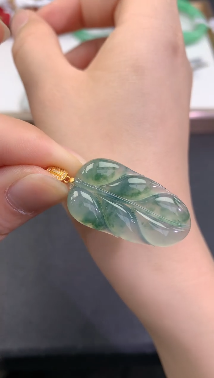 【闪购商品】翡翠颈饰18K金镶嵌         