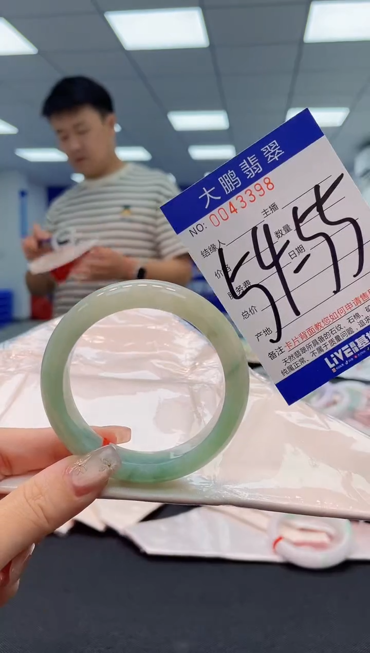 【闪购商品】翡翠手镯未镶嵌AAAAAAAAAA