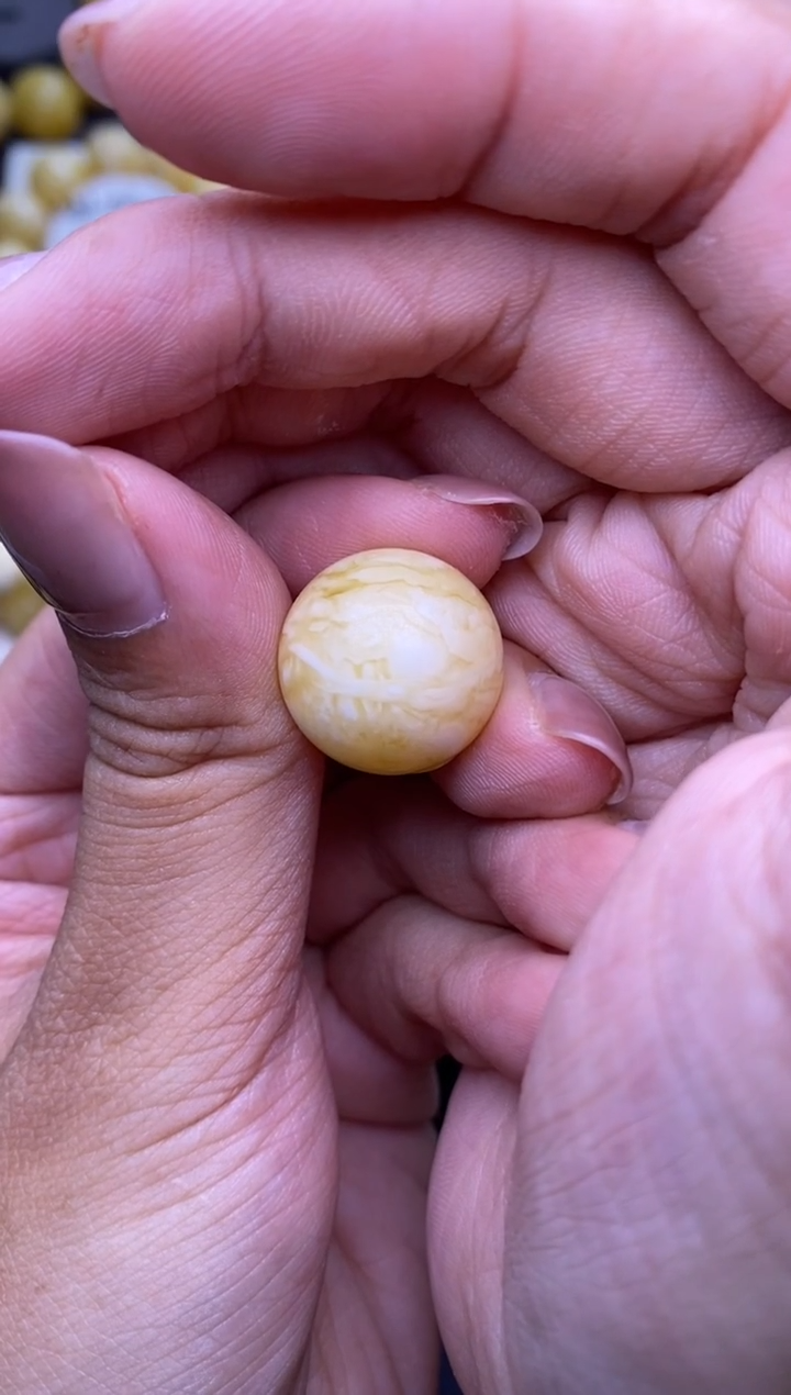 裸石琥珀未镶嵌18mm+大小姐珠宝20