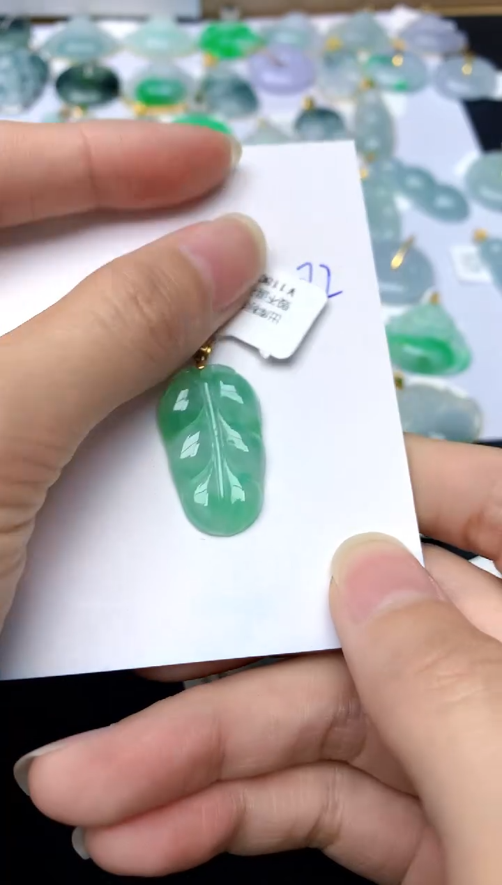 【闪购商品】翡翠颈饰18K金镶嵌82天然A货翡翠