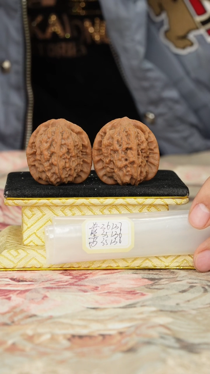 【闪购商品】文玩核桃把件非嫁接马老四