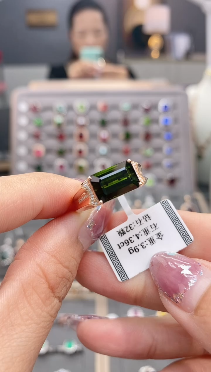 碧玺戒指18K金镶嵌4.36    