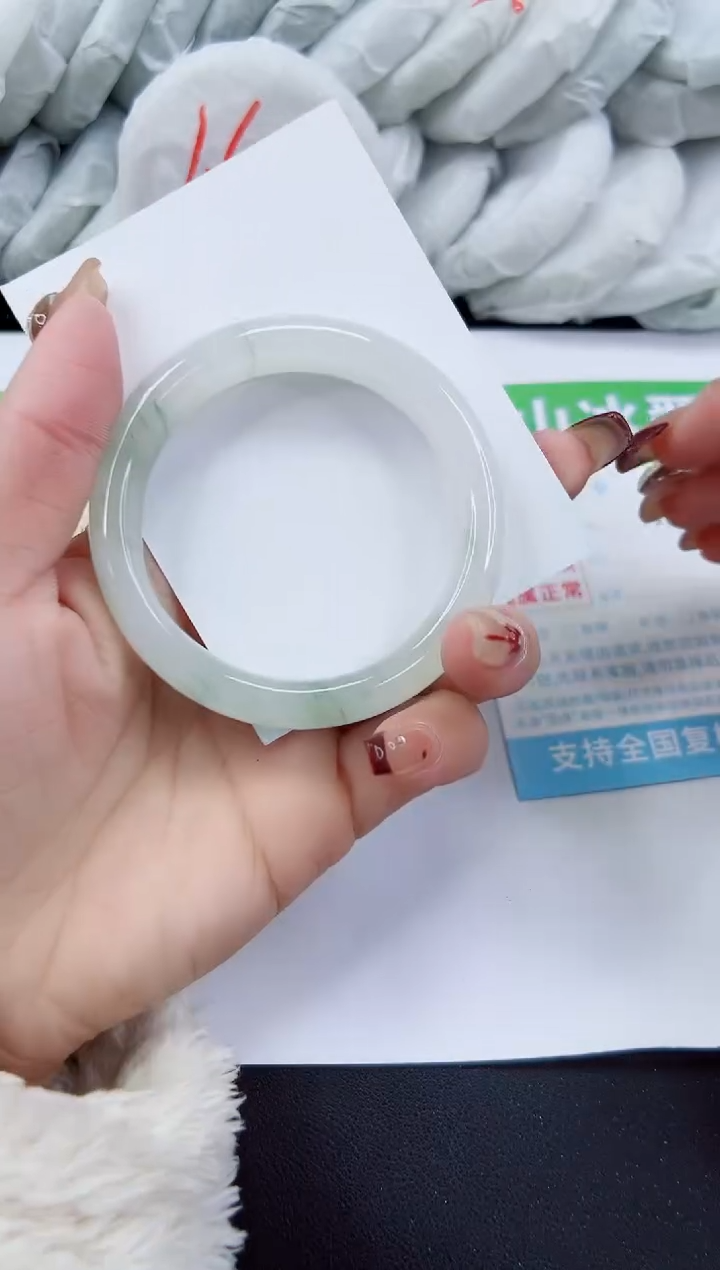 【闪购商品】石英质玉手镯未镶嵌189
