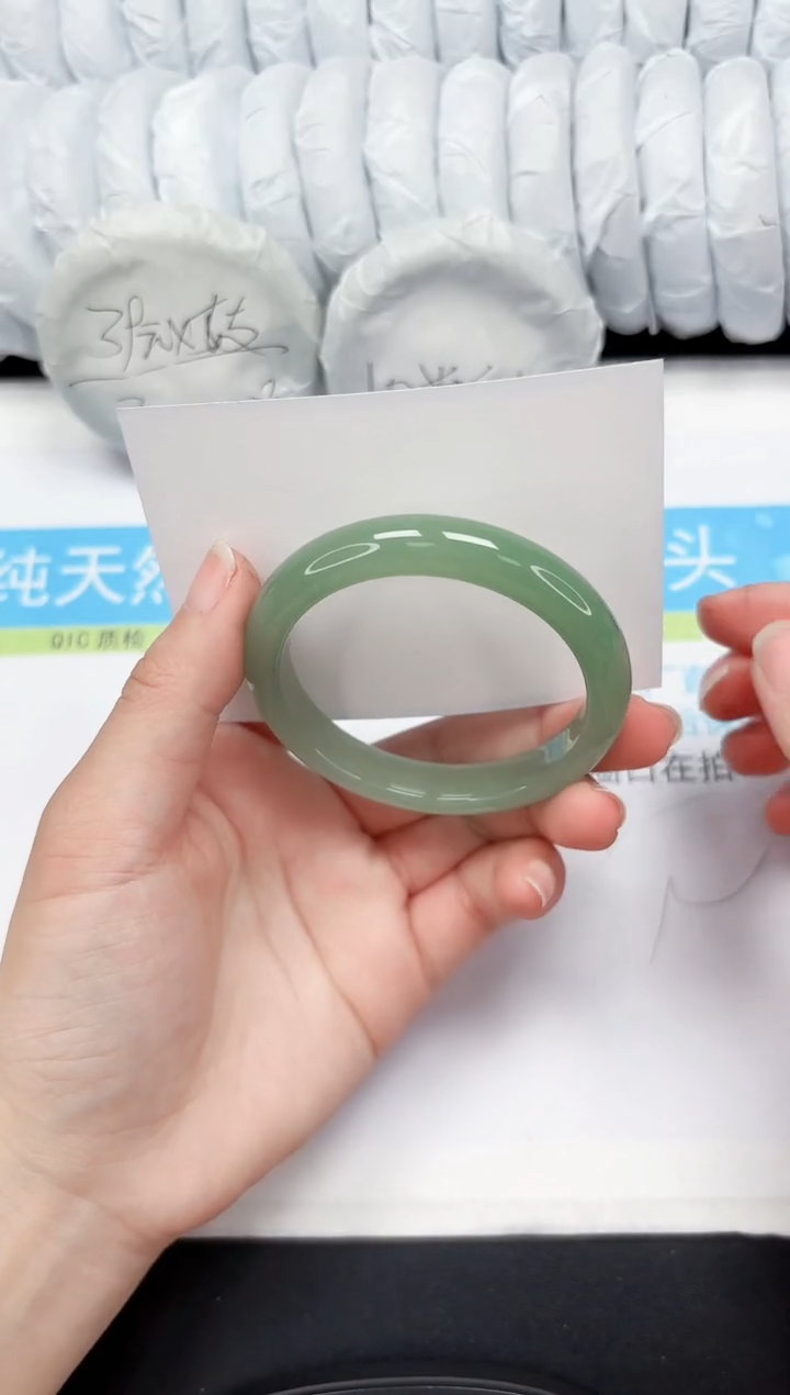 【闪购商品】石英质玉手镯未镶嵌116-54.7