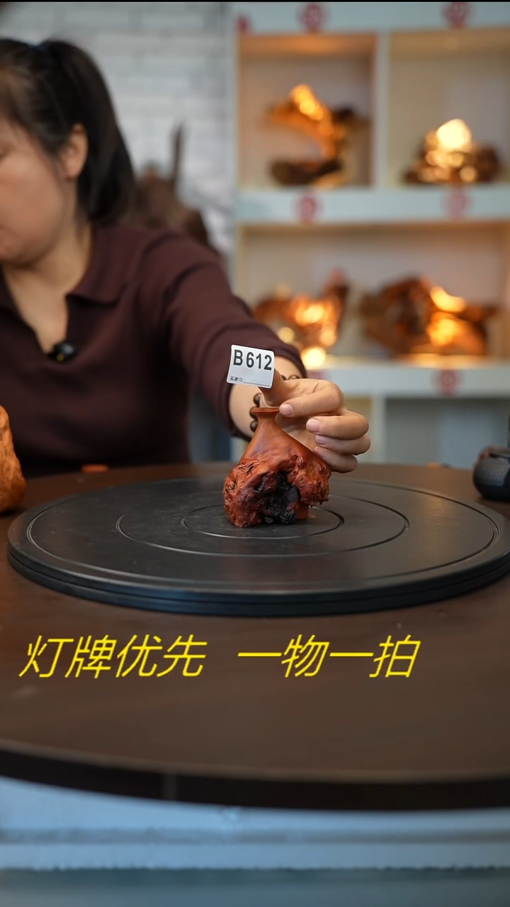 木木雕款R****a云南黑果木花瓶