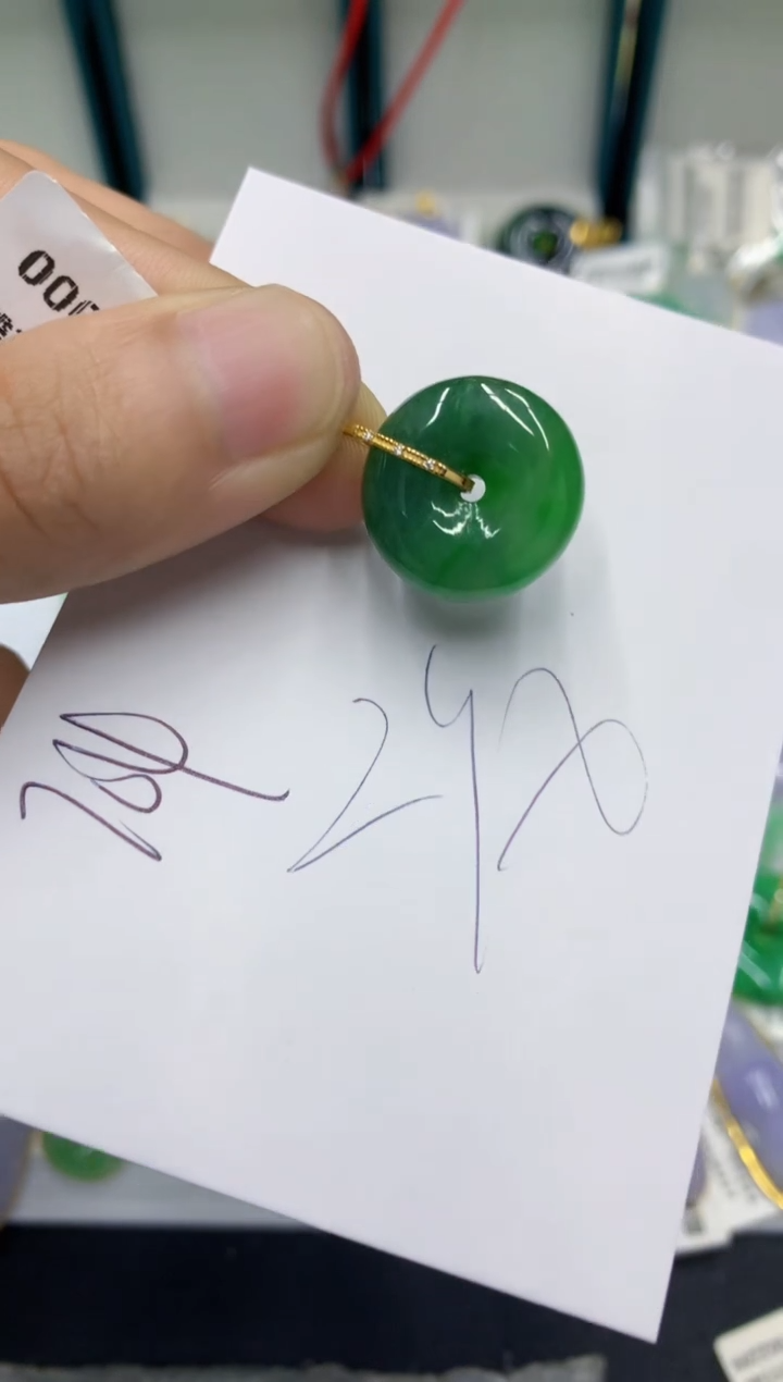 翡翠18K金镶嵌颈饰翡翠