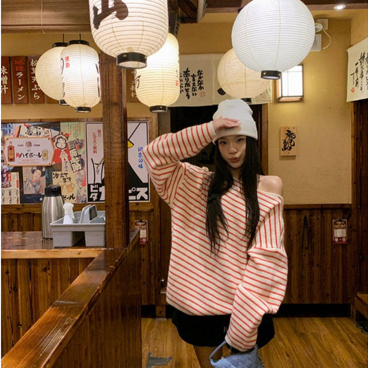 【现货+运费险】 秋冬撞色条纹一字肩宽松针织衫设计感韩版毛衣女