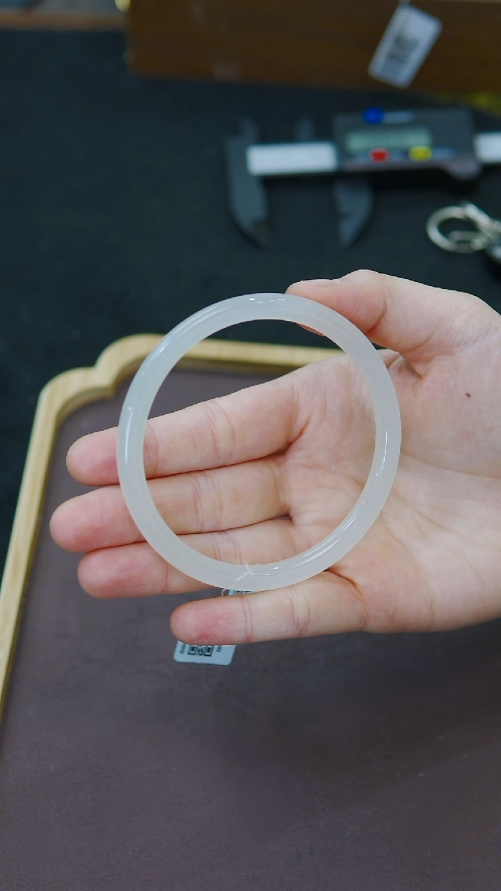 未镶嵌手镯和田玉60-61圈口白玉冰白