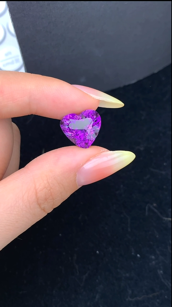 【闪购商品】水晶无未镶嵌8.52克拉