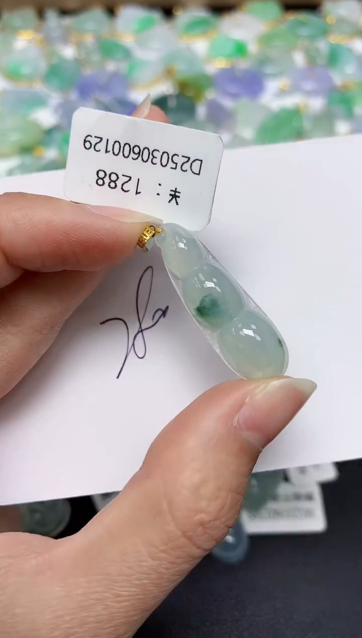 翡翠18K金镶嵌颈饰 天然翡翠A货