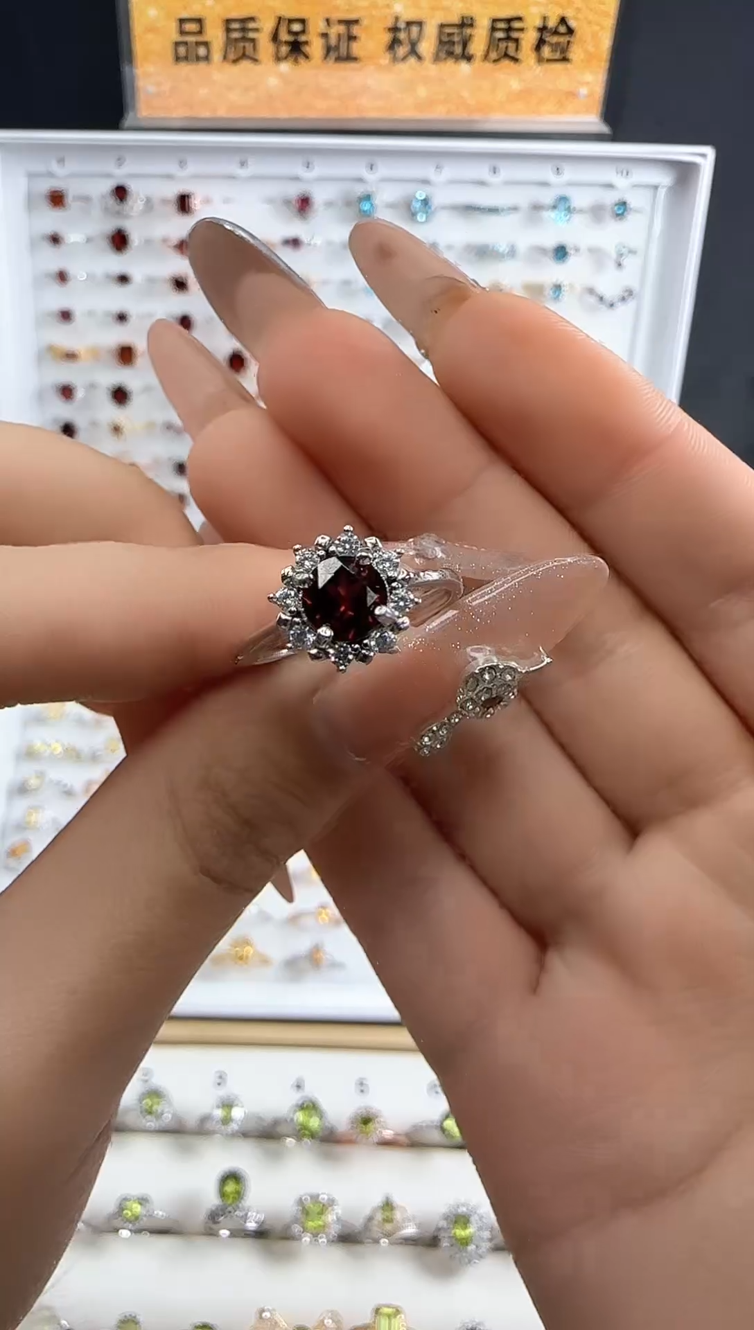 【闪购商品】石榴石戒指银S925镶嵌太阳花戒指