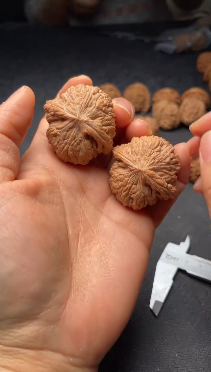 把件文玩核桃w293 绣球 39尺